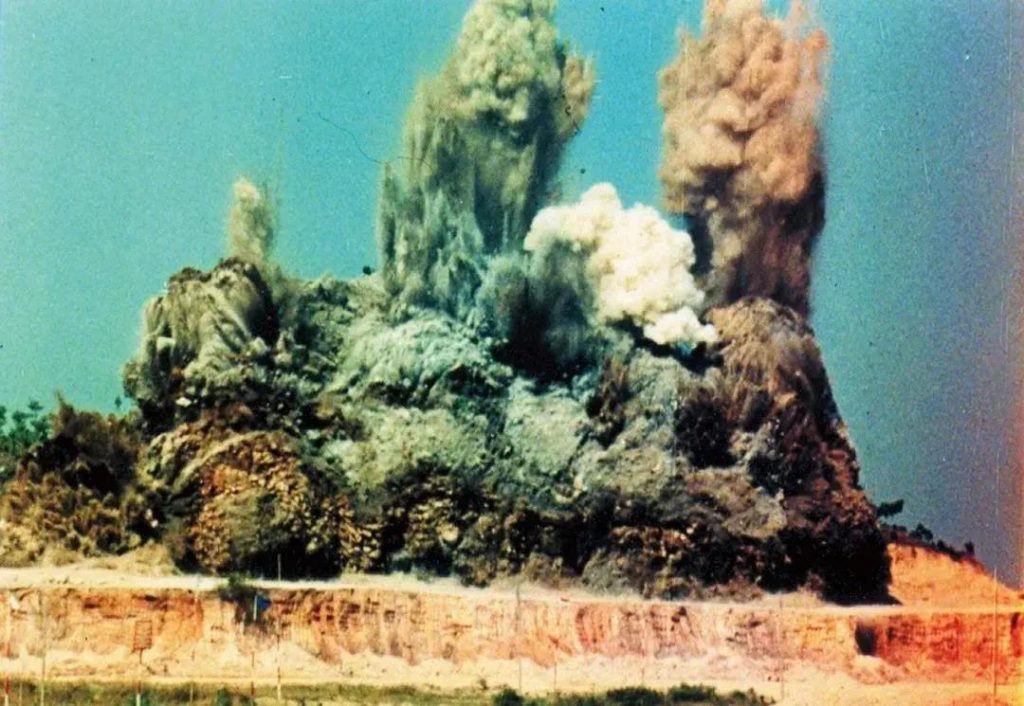 巖星之聲 | 探訪深圳第一家企業(yè)博物館，風(fēng)雷激蕩，歷久彌新插圖